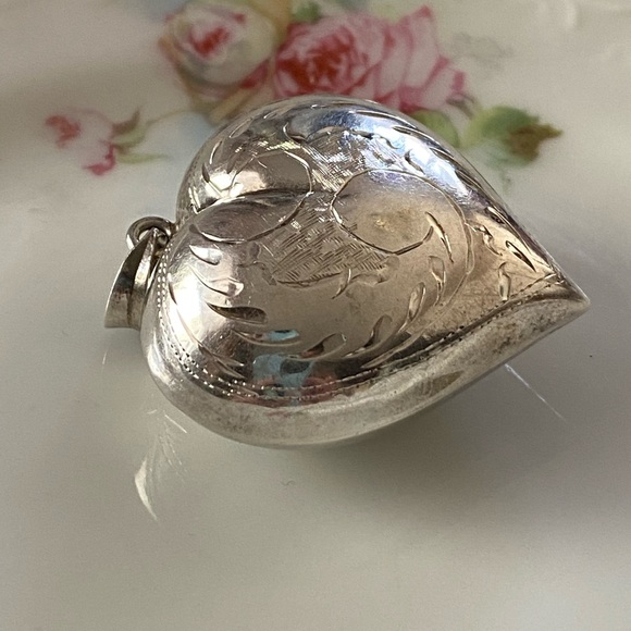 Large Vtg Sterling Puffy Heart Double Sided Pendant - Picture 4 of 7